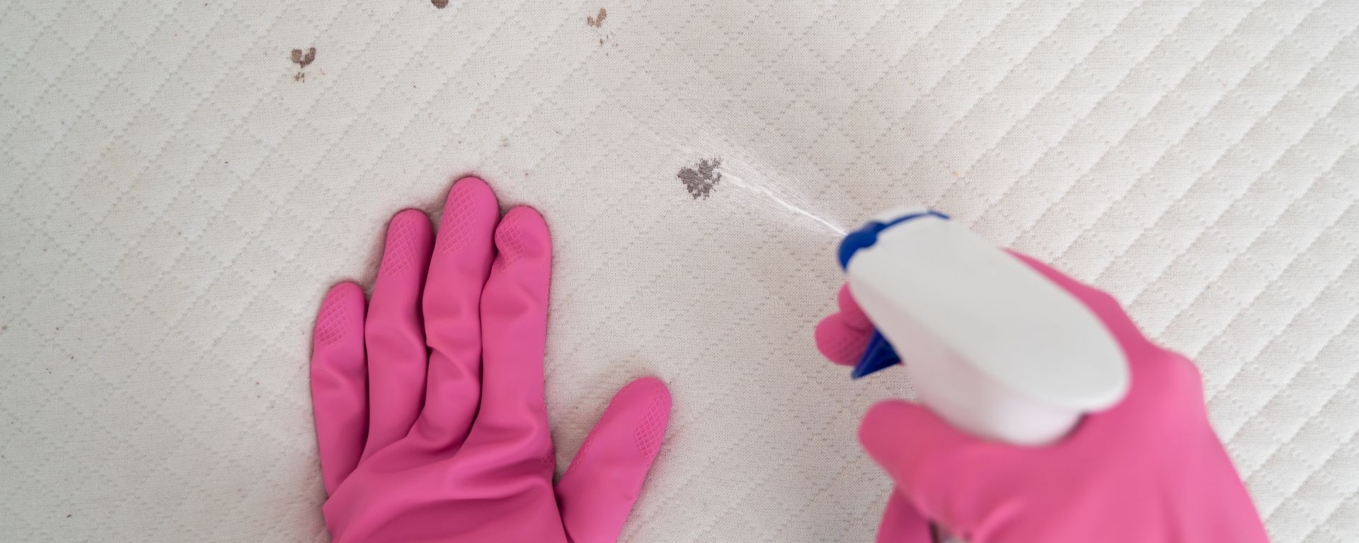 How to clean a mattress with baking soda and vinegar