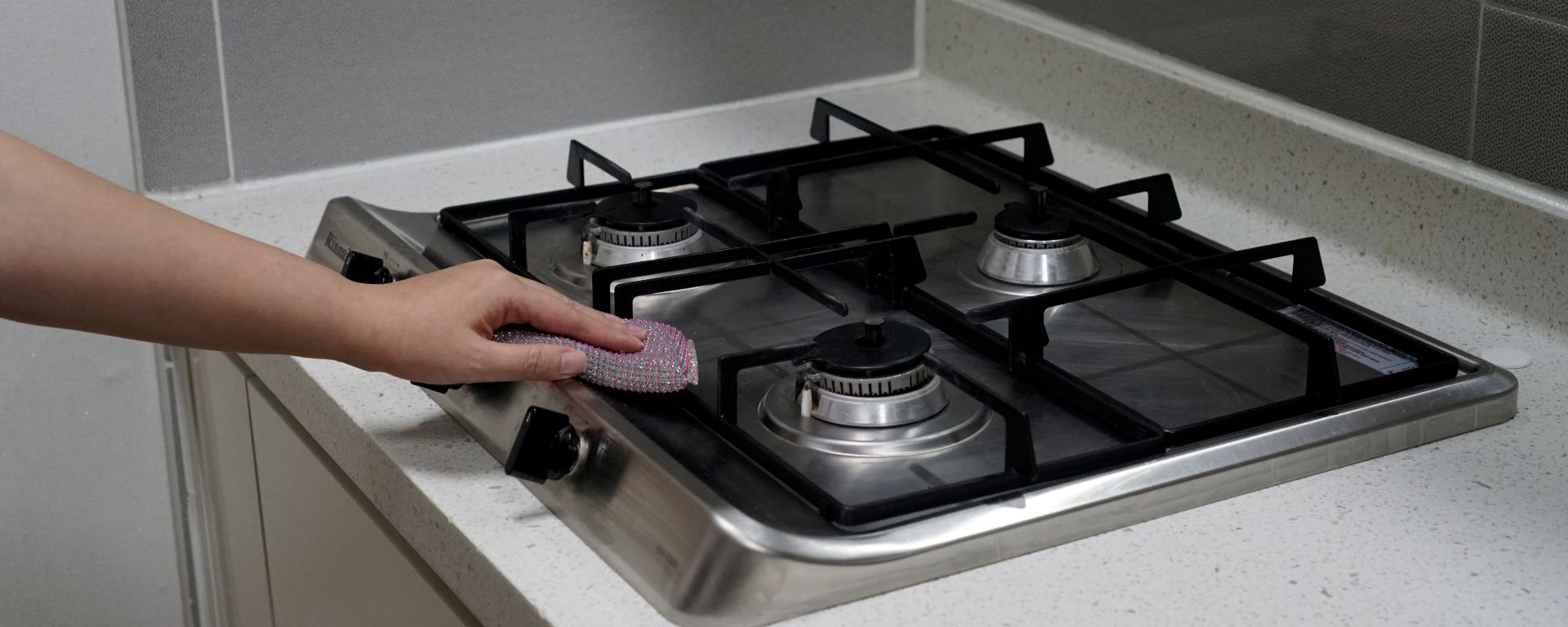 How to clean a gas stove